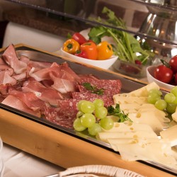 Frühstücksbuffet in der Pension Firn Sepp in Mauterndorf