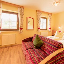 Ferienwohnung Gartenblick – Pension Firn Sepp, Ferienwohnungen in Mauterndorf
